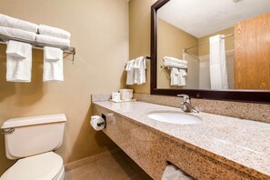 In-room safe, desk, laptop workspace, blackout curtains - Quality Inn & Suites New Castle (New Castle)