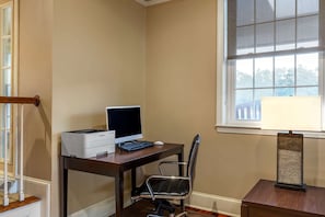 Business center - Comfort Inn Foxboro – Mansfield (Foxborough)