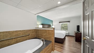 Suite, 1 kingsize bed, niet-roken | Een bureau, een strijkplank/strijkijzer, gratis babybedden