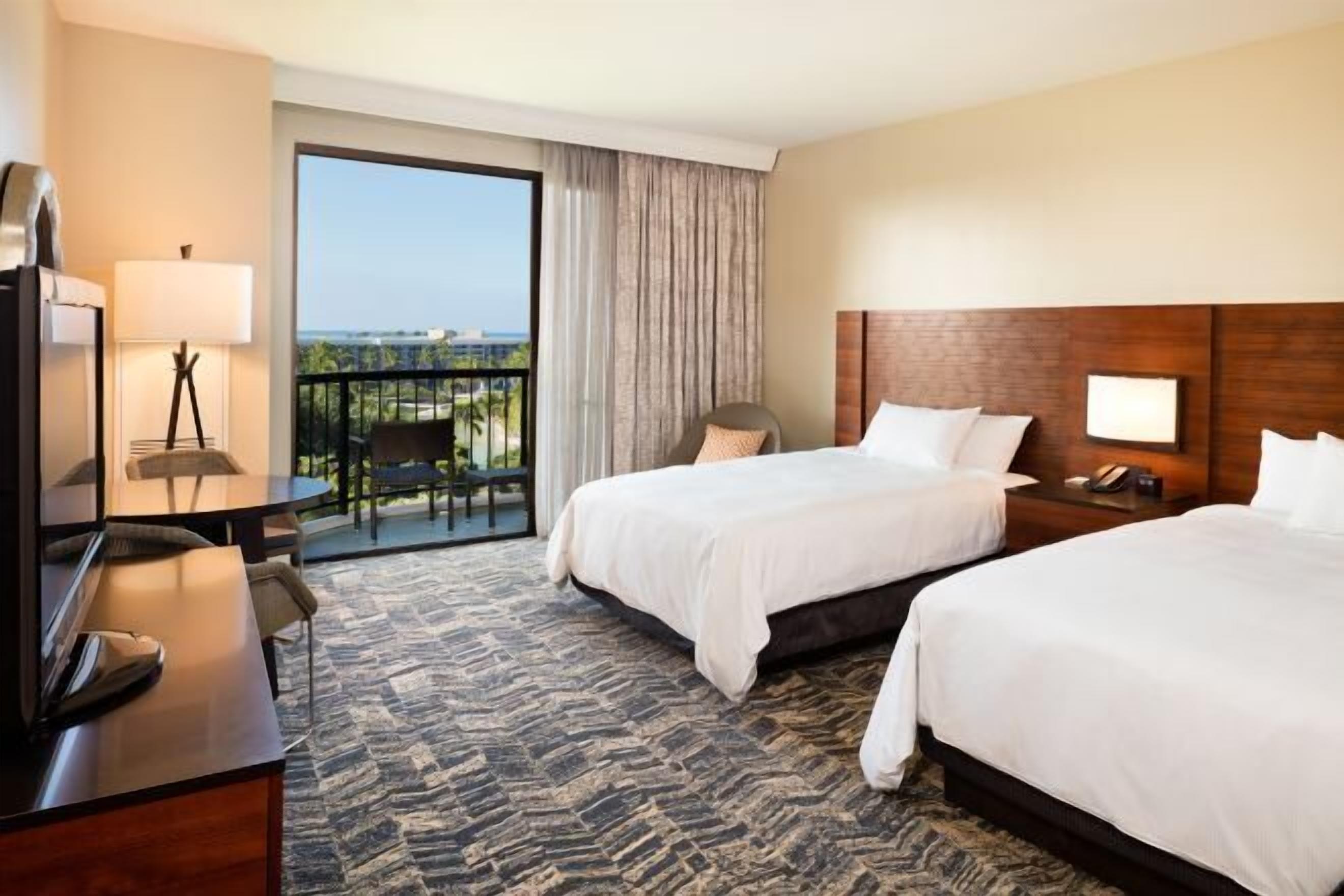 Premium bedding, in-room safe, laptop workspace, iron/ironing board