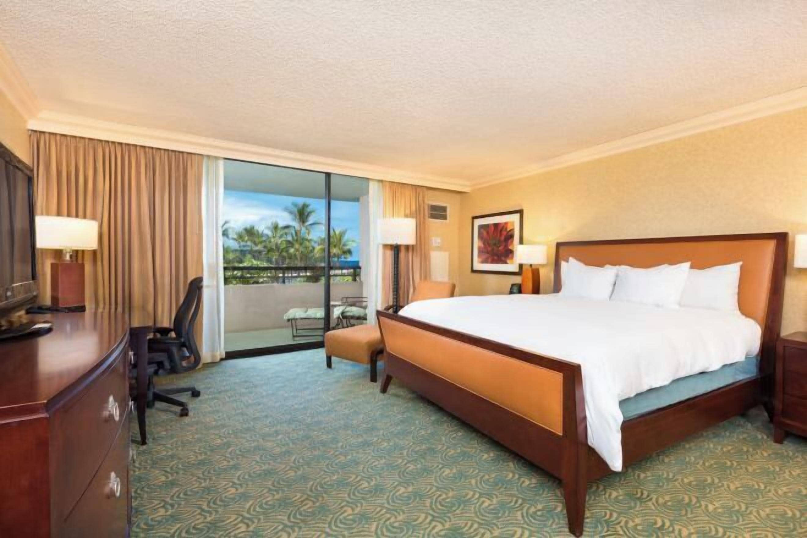 Premium bedding, in-room safe, laptop workspace, iron/ironing board