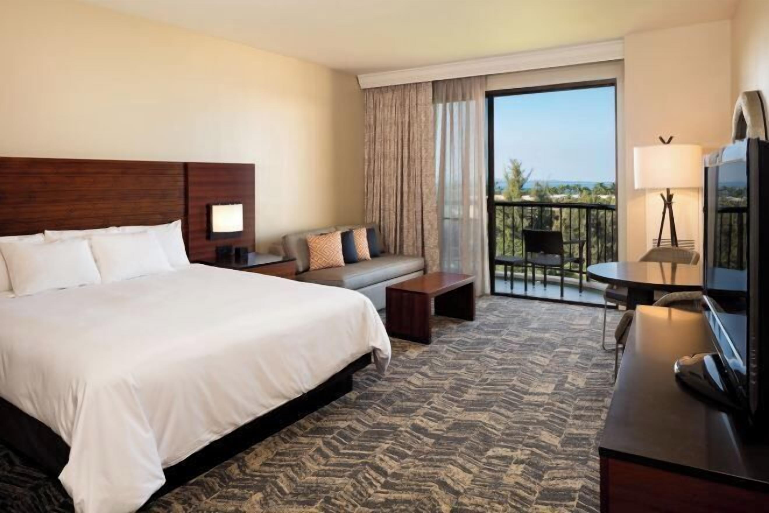 Premium bedding, in-room safe, laptop workspace, iron/ironing board