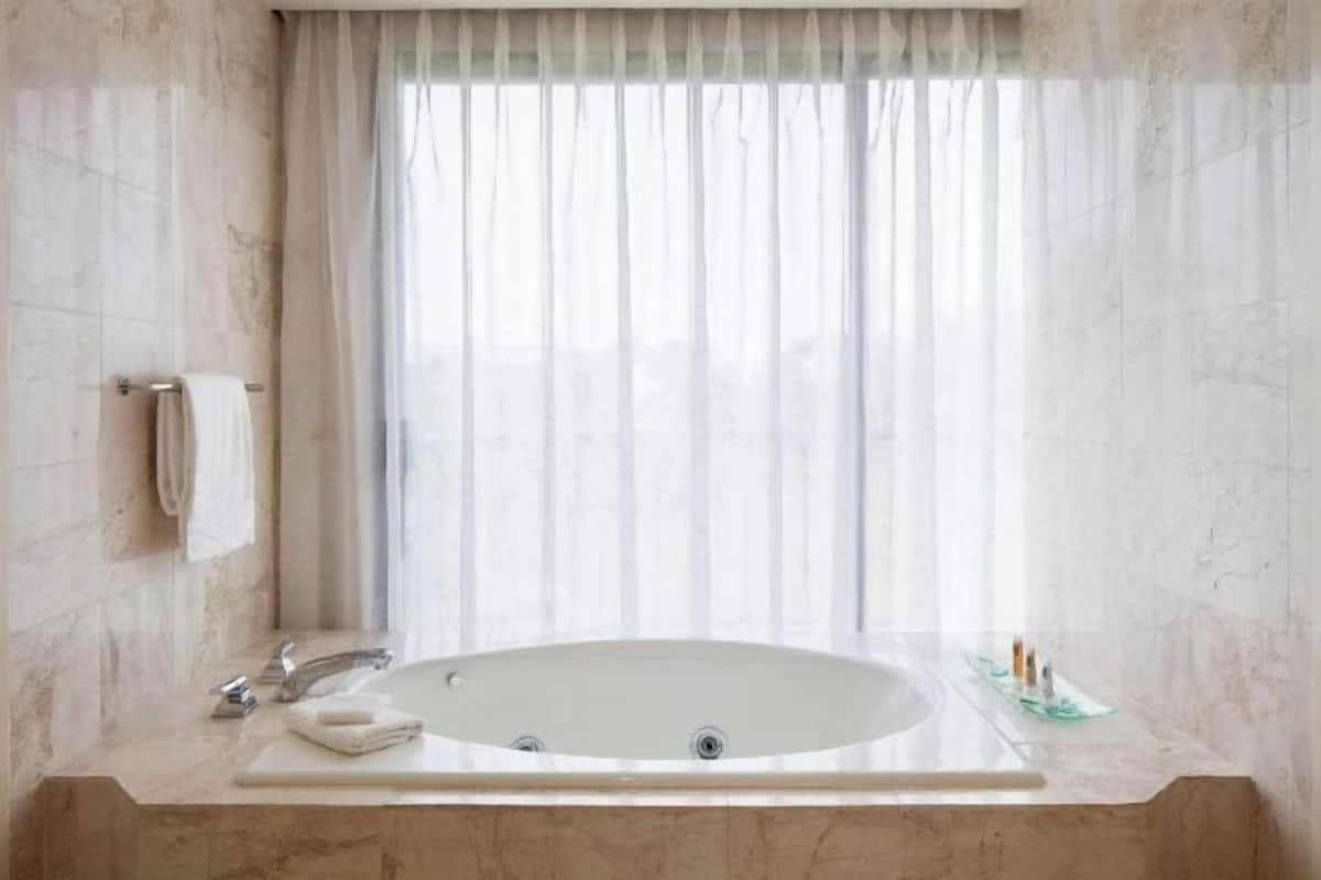 Bathroom | Combined shower/tub, designer toiletries, hair dryer, bidet