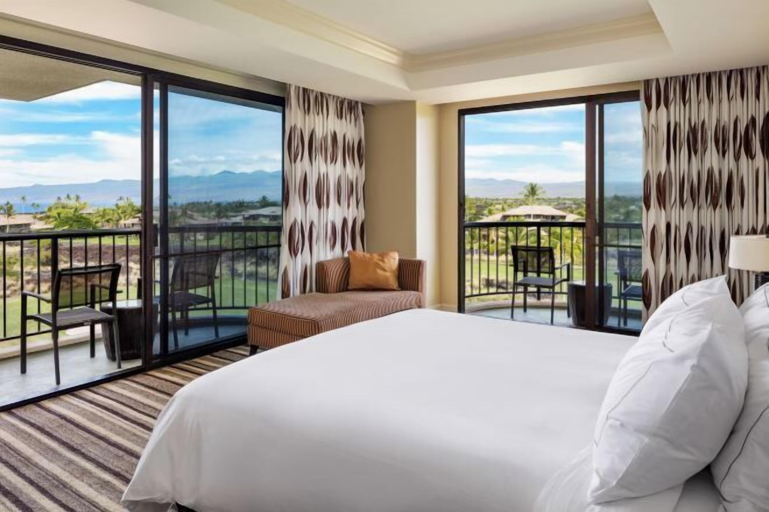 Premium bedding, in-room safe, laptop workspace, iron/ironing board