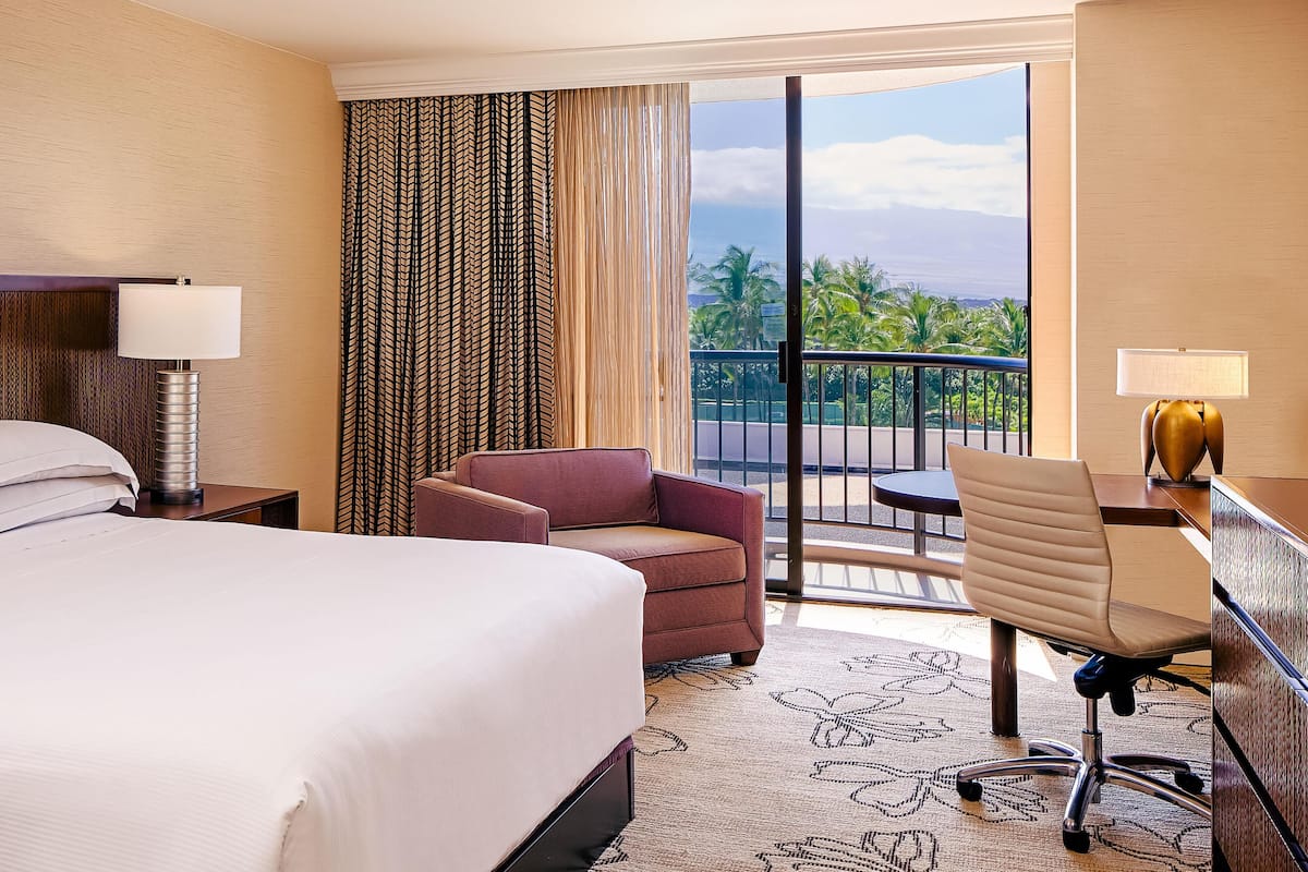 Premium bedding, in-room safe, laptop workspace, iron/ironing board