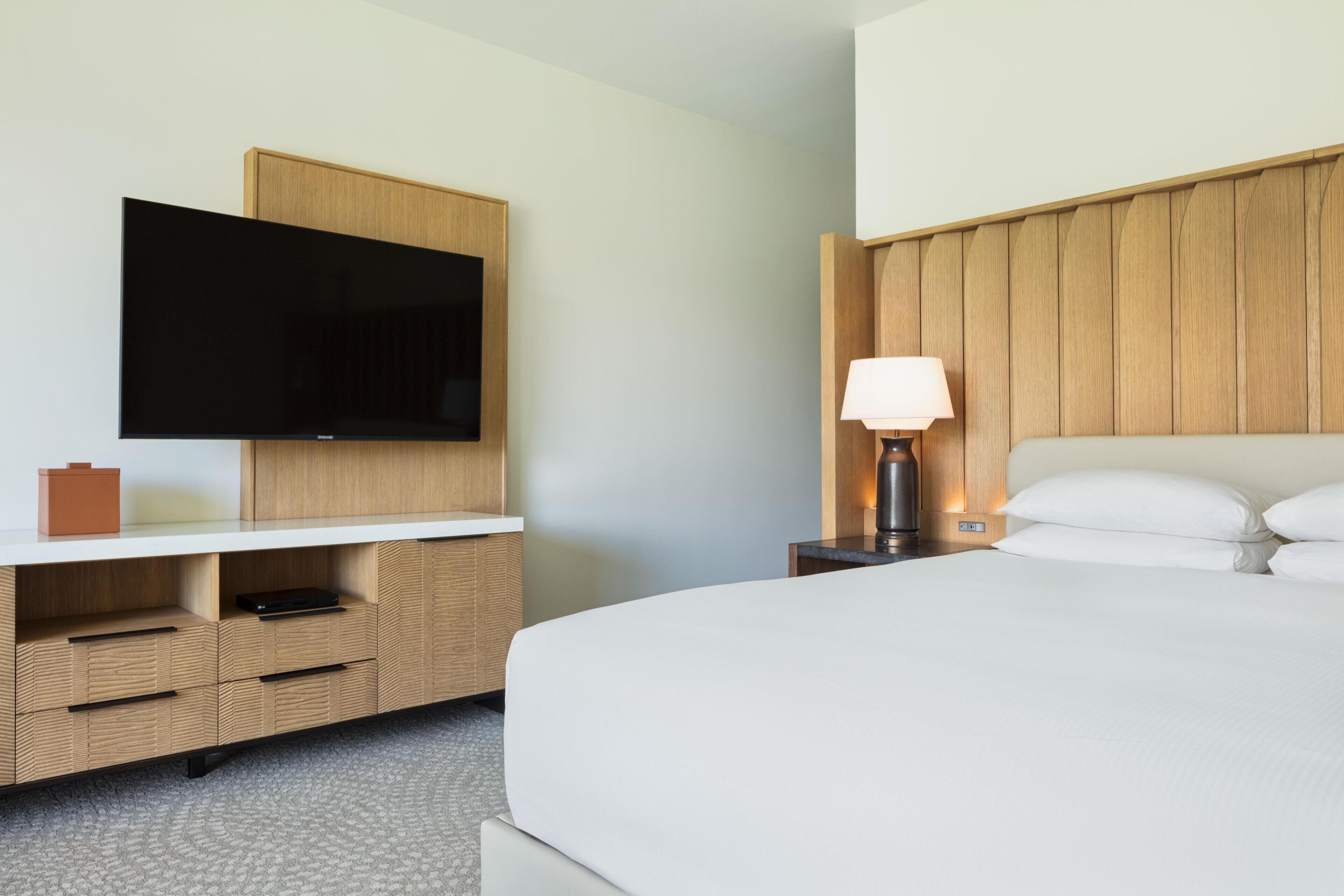 Premium bedding, in-room safe, laptop workspace, iron/ironing board