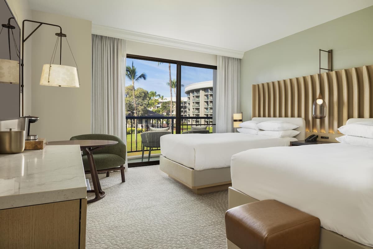 Premium bedding, in-room safe, laptop workspace, iron/ironing board