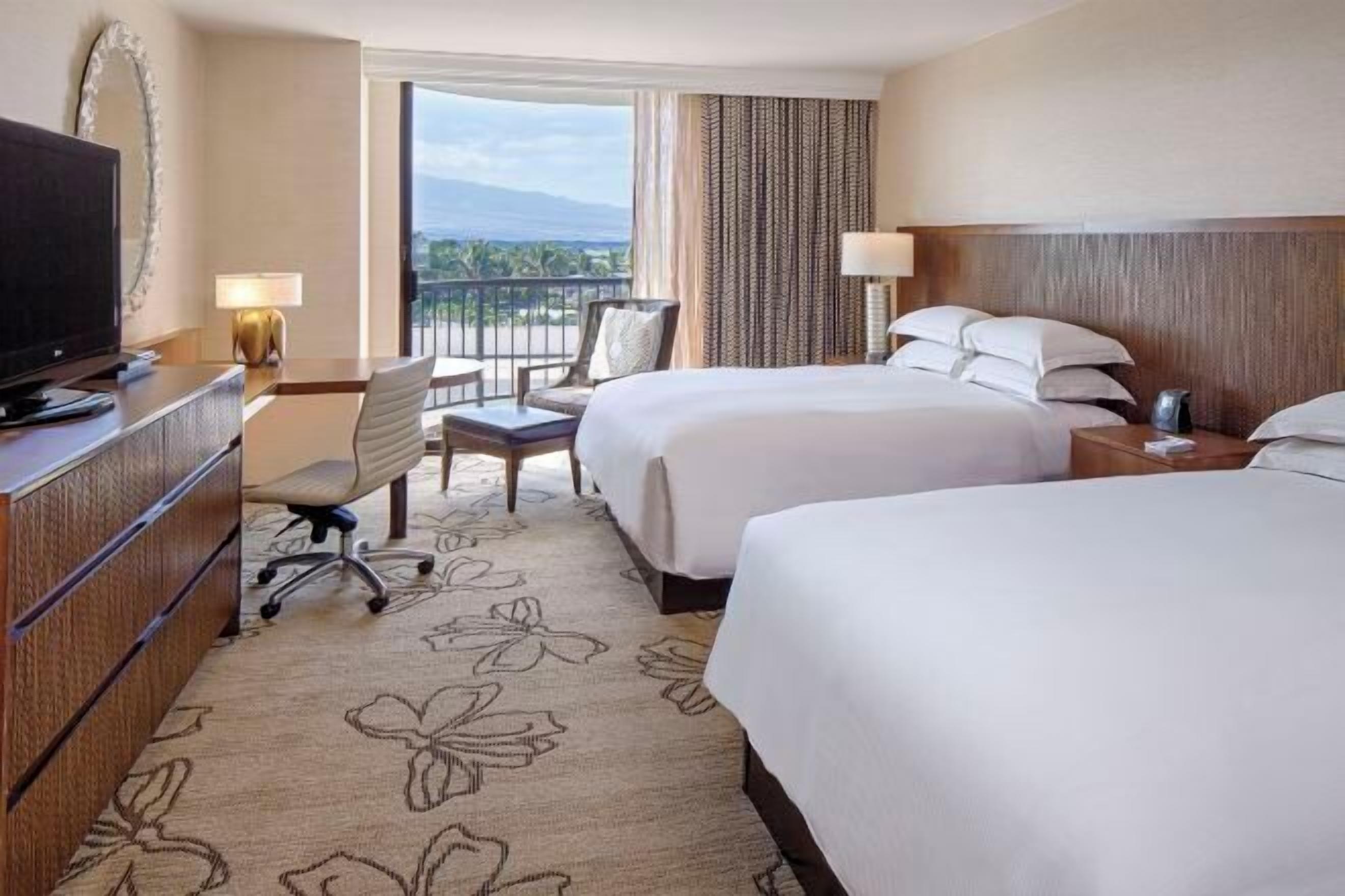 Premium bedding, in-room safe, laptop workspace, iron/ironing board