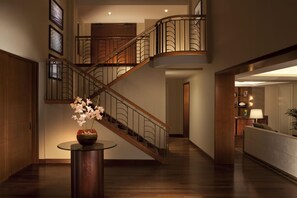 Makai 1 Bedroom Owner Suite, Ocean View, 1 King & Queen Sofa Bed, two floors | Living area | Flat-screen TV, DVD player, pay movies, MP3 dock