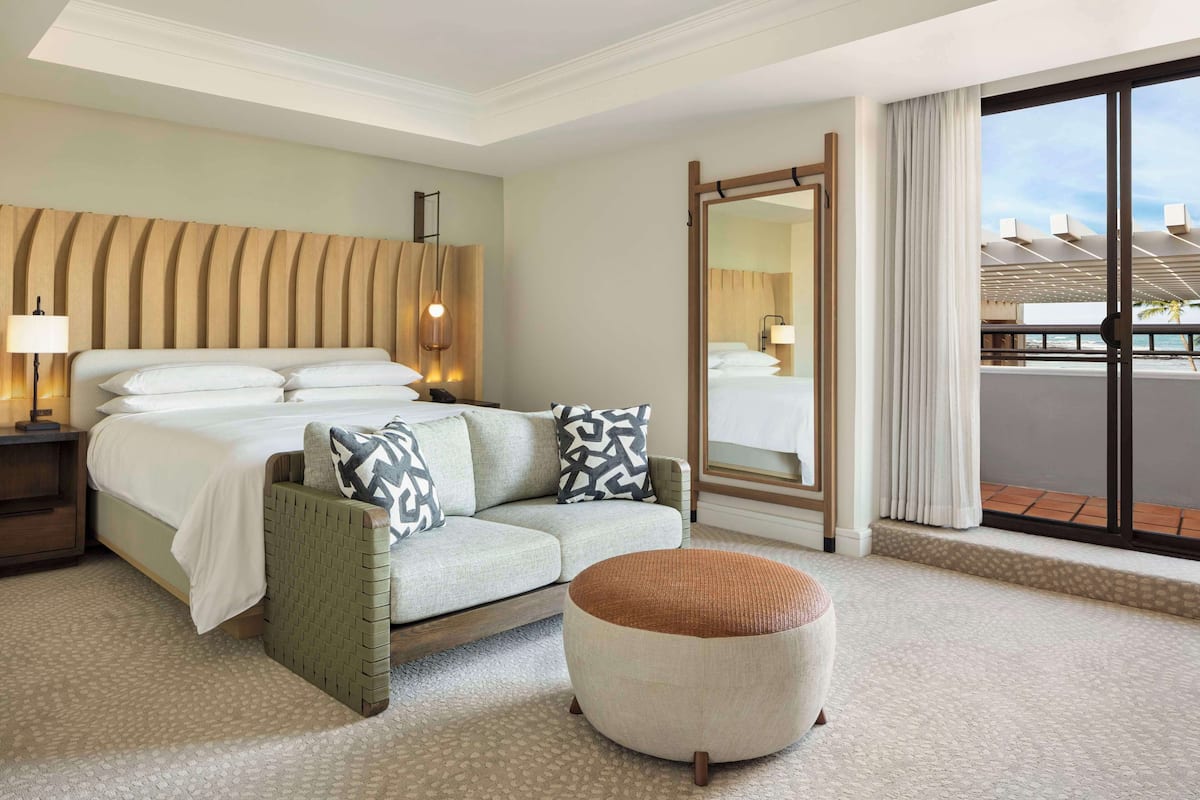 Premium bedding, in-room safe, laptop workspace, iron/ironing board