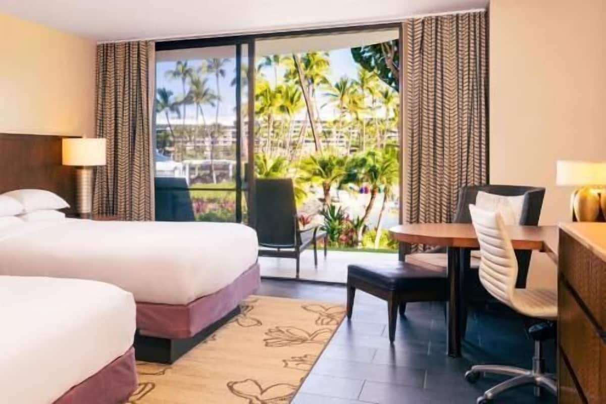 Premium bedding, in-room safe, laptop workspace, iron/ironing board