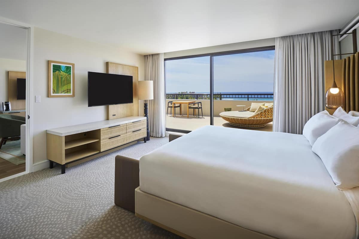 Suite, 1 Bedroom, Accessible (Palace, Hearing) | Premium bedding, in-room safe, laptop workspace, iron/ironing board
