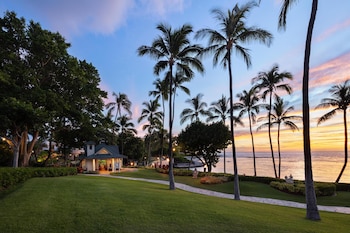 Hotel Exterior at Hilton Waikoloa Village