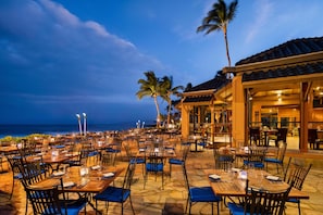 8 restaurants, breakfast, lunch, dinner served; Italian cuisine