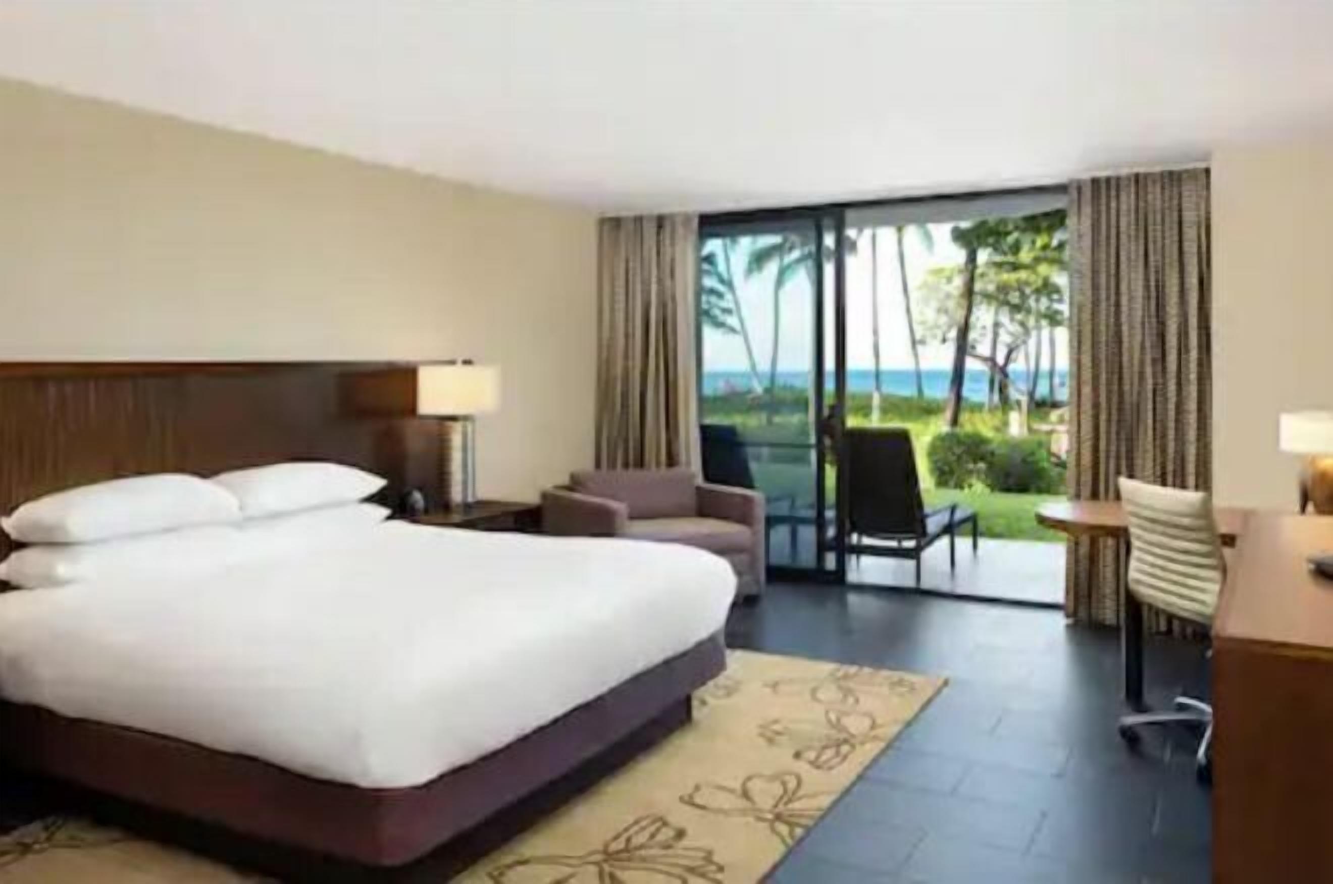 Premium bedding, in-room safe, laptop workspace, iron/ironing board