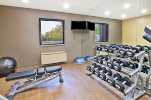Fitness facility - Holiday Inn Express Detroit-Warren by IHG (Warren)
