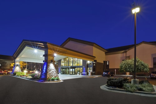 Holiday Inn Express Detroit-Warren by IHG