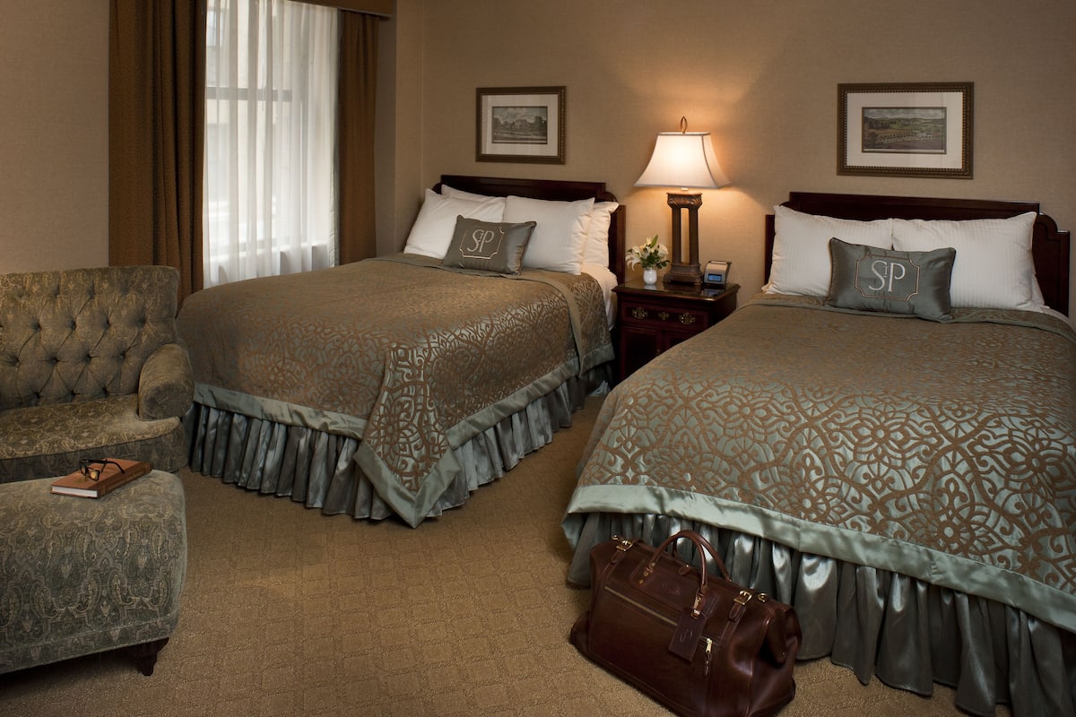 Hypo-allergenic bedding, minibar, in-room safe, desk