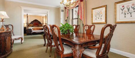 Hypo-allergenic bedding, minibar, in-room safe, desk