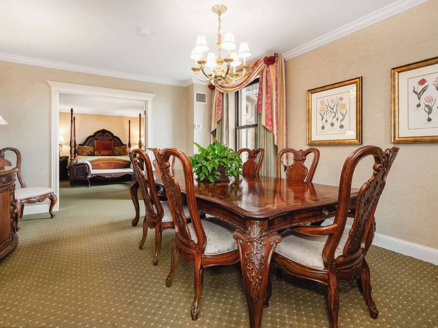 Hypo-allergenic bedding, minibar, in-room safe, desk