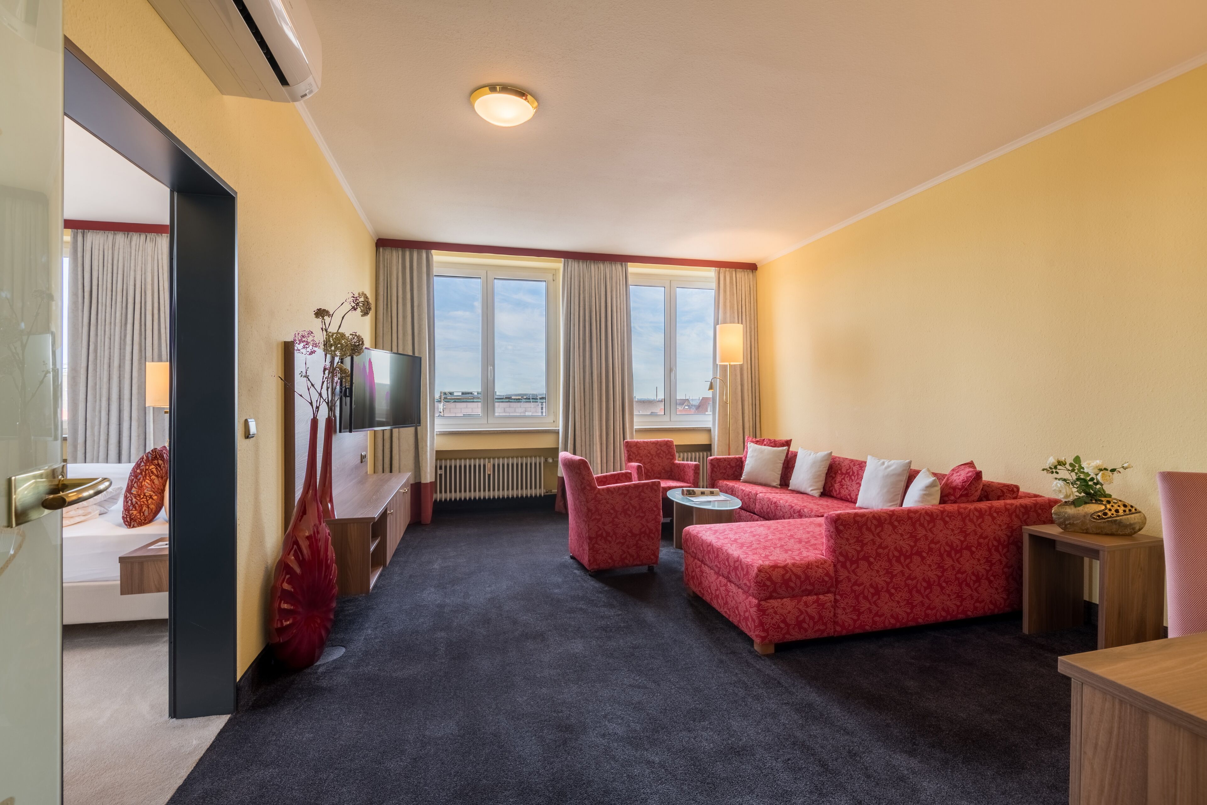 suite, 1 double bed (cozy sitting corner) | hypo-allergenic bedding, in-room safe, individually furnished, desk