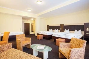 Hypo-allergenic bedding, in-room safe, individually furnished, desk - Best Western Hotel Augusta (Augsburg)