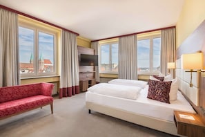 Suite, 1 Double Bed (Cozy Sitting Corner) | Hypo-allergenic bedding, in-room safe, individually furnished, desk