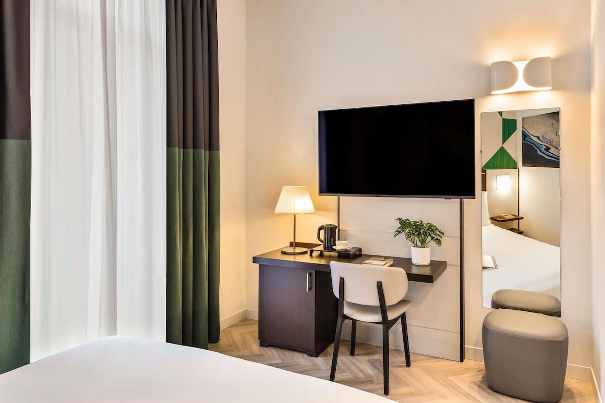 Habitación doble superior | Ropa de cama de alta calidad y minibar