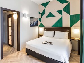 Hochwertige Bettwaren, Minibar, Zimmersafe, Schreibtisch