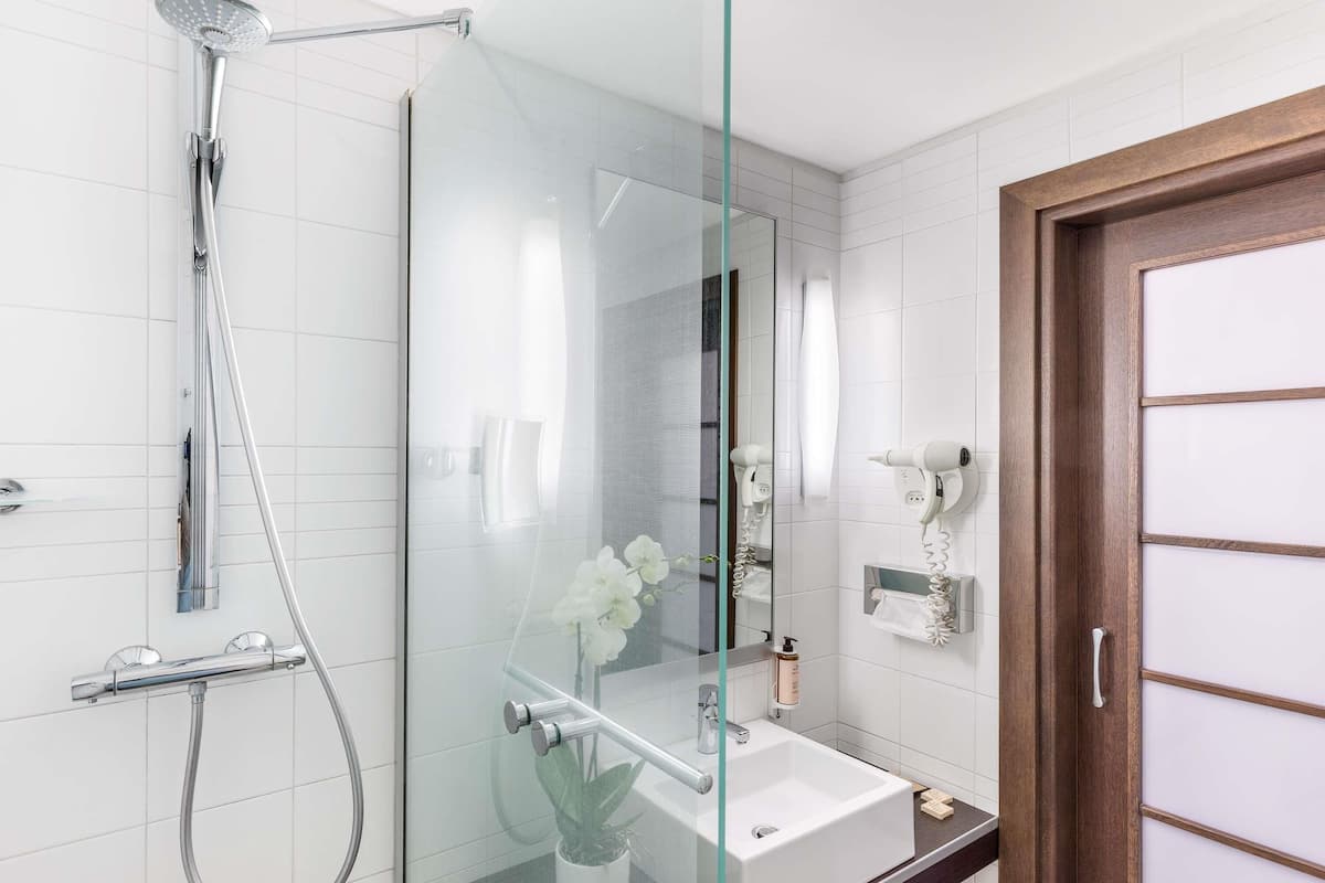Premium bedding, minibar, in-room safe, desk