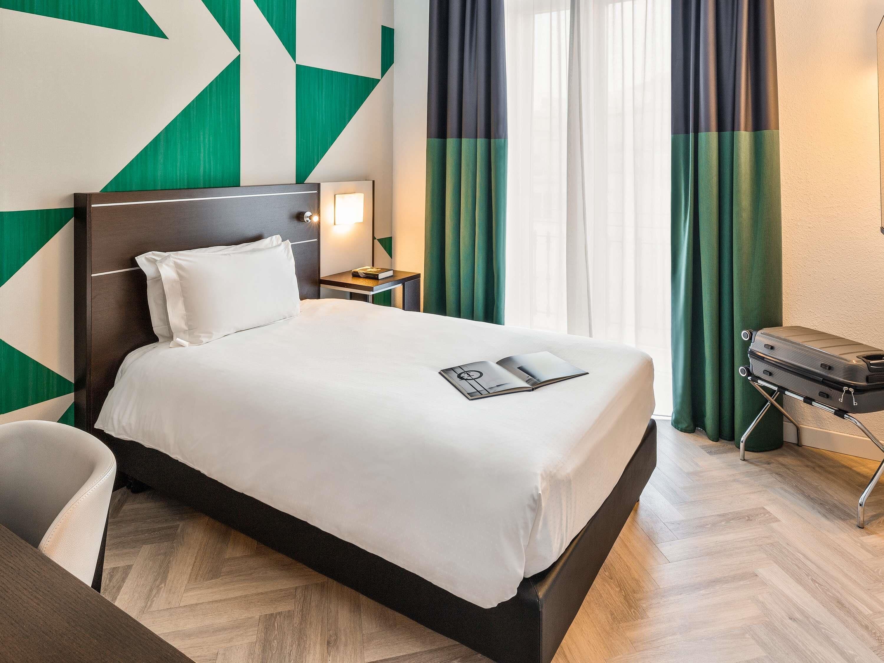 Phòng đơn phong cách cổ điển | Bộ đồ giường cao cấp, minibar, két bảo mật tại phòng, bàn 