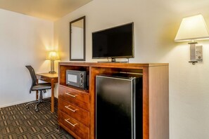 Zimmer, 1 King-Bett, barrierefrei, Nichtraucher (Efficiency) | Bügeleisen/Bügelbrett, Zustellbetten, kostenloses WLAN, Bettwäsche