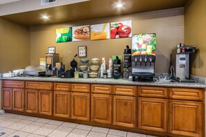 Free daily continental breakfast - Quality Inn Fresno Near University (Fresno)