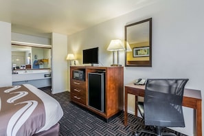 Room, 1 King Bed, Accessible, Non Smoking (Efficiency) | Iron/ironing board, rollaway beds, free WiFi, bed sheets