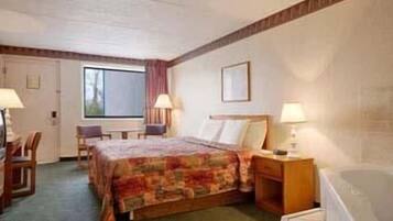 Skrivebord, lydisolert, strykejern/-brett og wi-fi (inkludert)