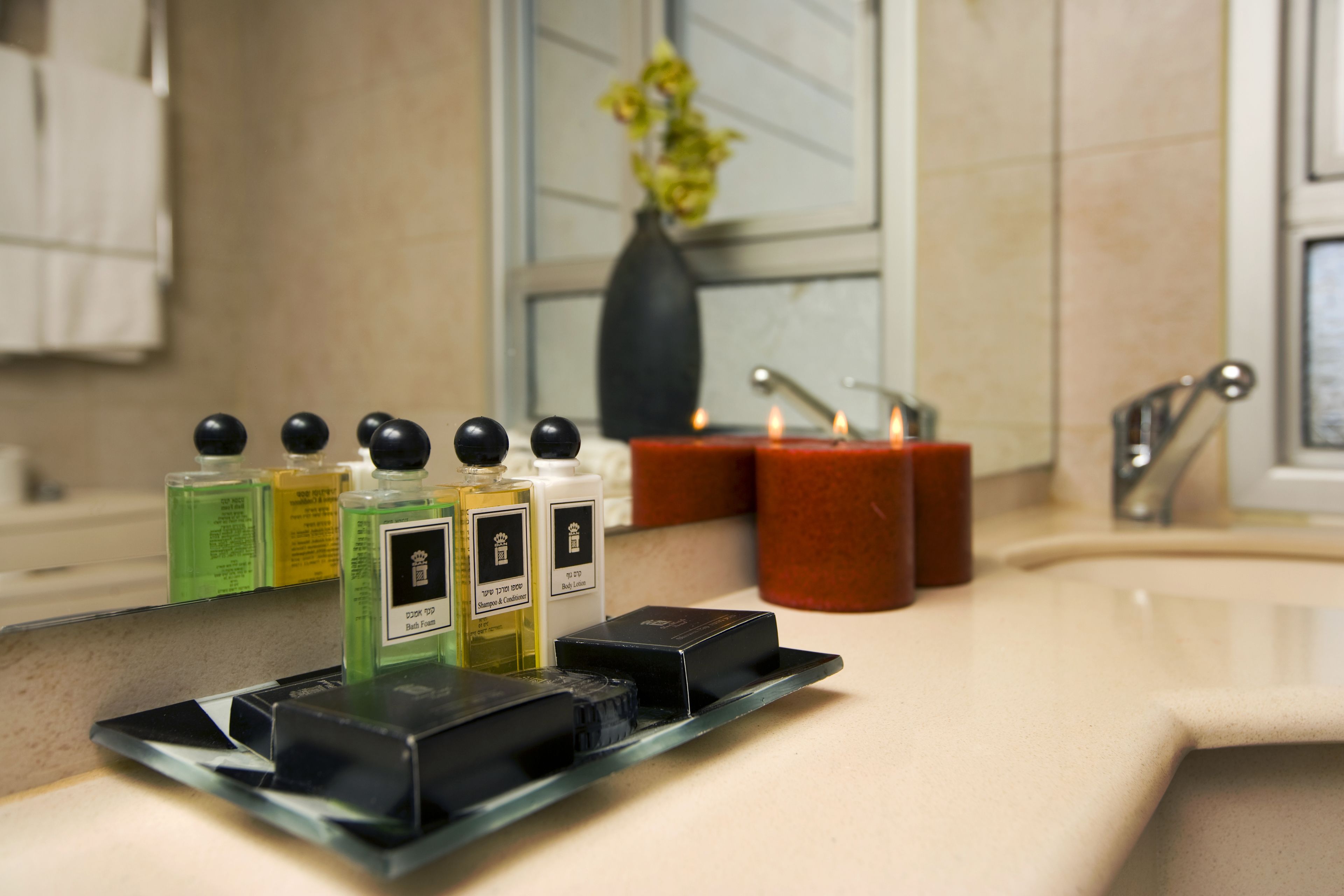 deep-soaking bathtub, hair dryer, towels