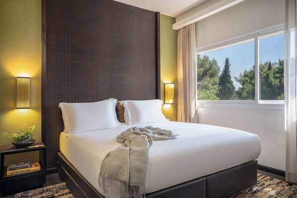 Superior Top Room | Premium bedding, minibar, in-room safe, desk - Dan Boutique Jerusalem (Jerusalem)