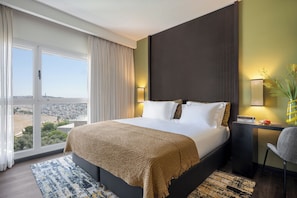 Deluxe Old City Top | Sengetøy av topp kvalitet, minibar, safe på rommet og skrivebord