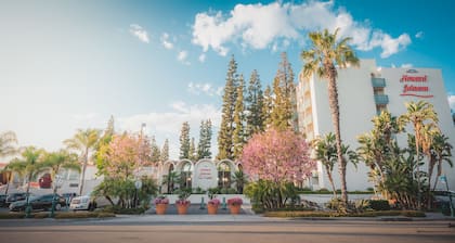 Howard Johnson by Wyndham Anaheim Hotel & Water Playground