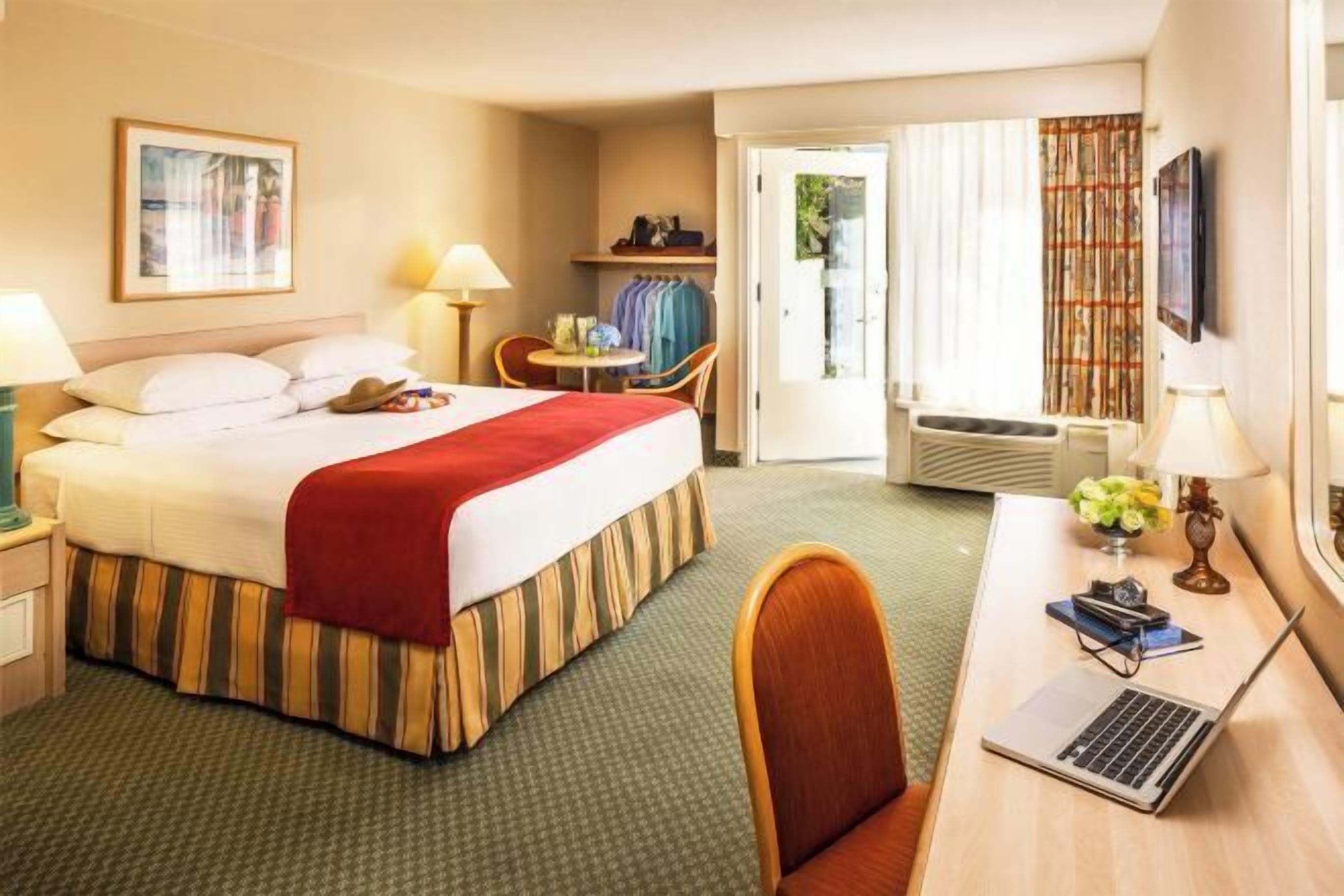 Pillowtop beds, in-room safe, desk, laptop workspace