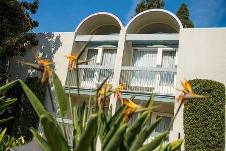 Howard Johnson by Wyndham Anaheim Hotel & Water Playground - view 2