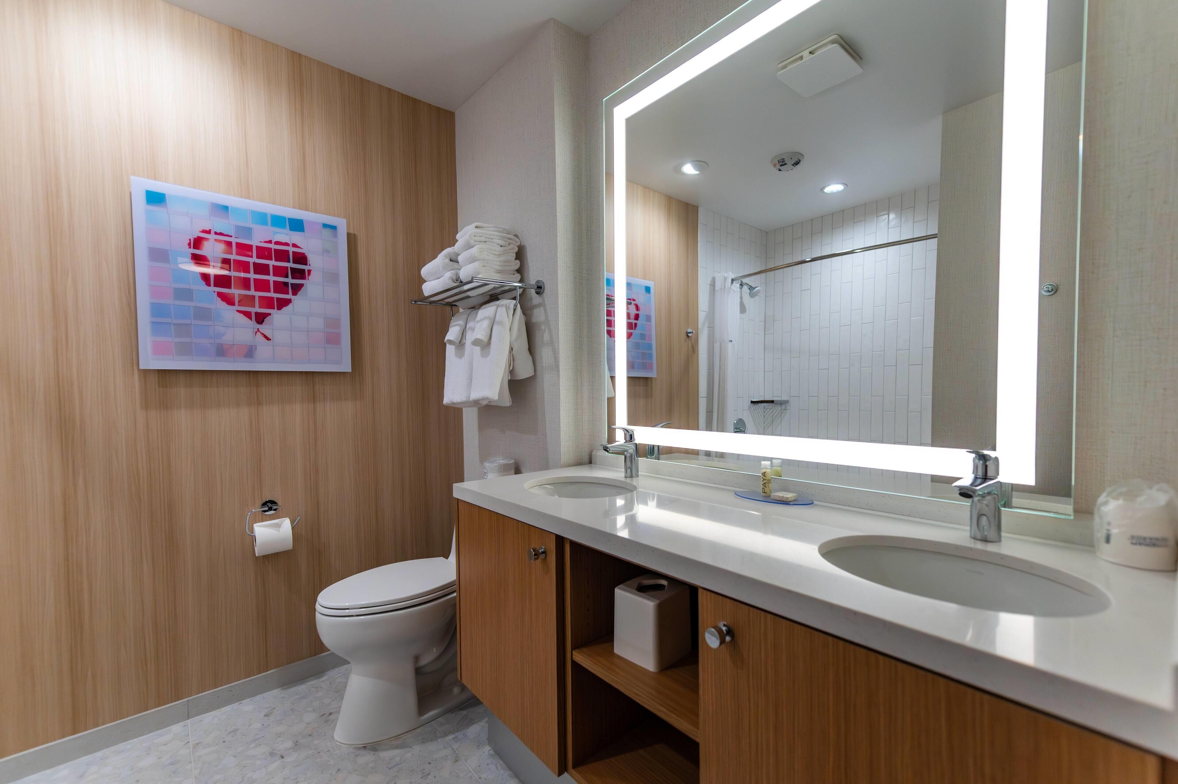 Photo - Howard Johnson by Wyndham Anaheim Hotel and Water Playground