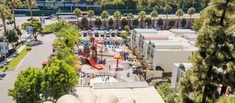 Howard Johnson by Wyndham Anaheim Hotel & Water Playground