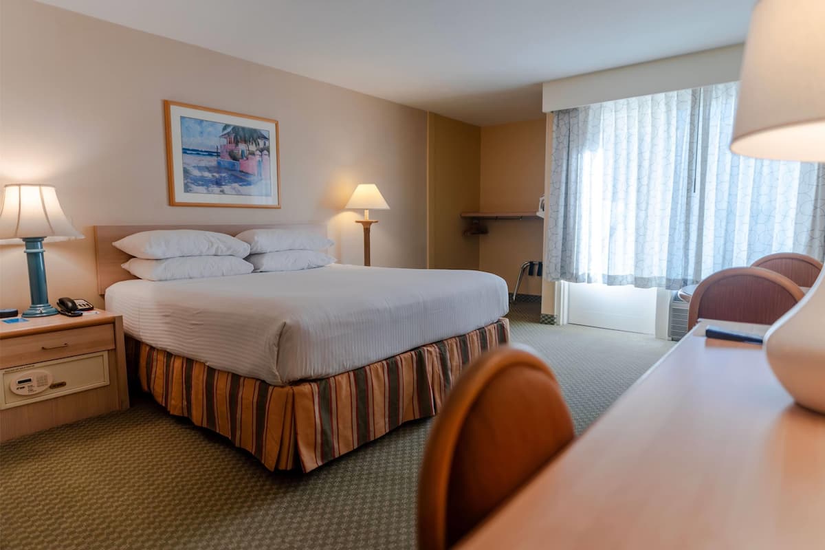1 bedroom, pillow-top beds, in-room safe, desk