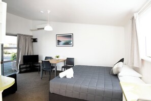 1 bedroom, individually furnished, free WiFi, bed sheets - Spanish Lady Motel (Napier)