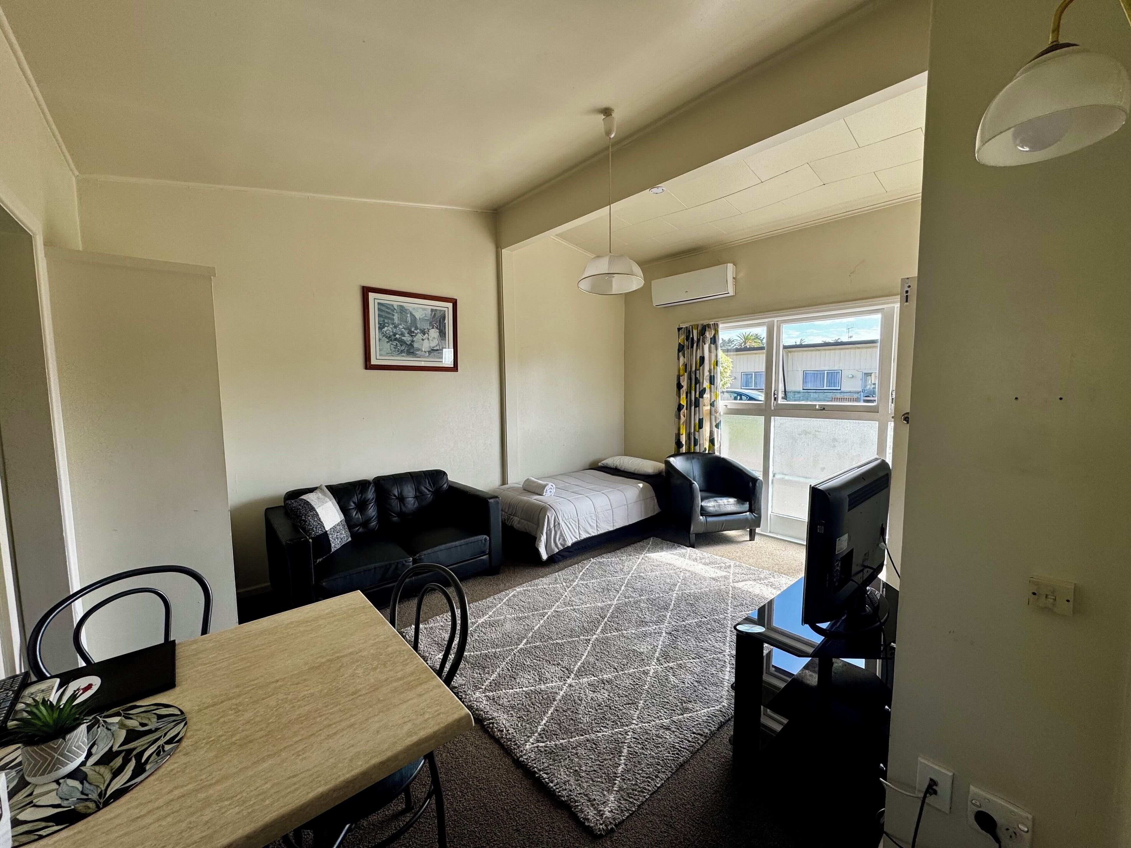 Tomannsrom – comfort | 1 soverom, individuelt innredet, wi-fi (inkludert) og sengetøy