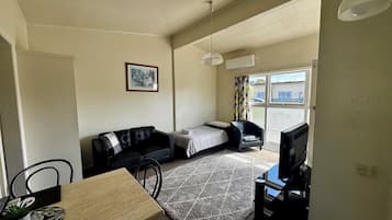 1 habitación, muebles diferentes, wifi gratis y ropa de cama