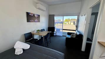 Economy Apartment, 1 Bedroom | Living area