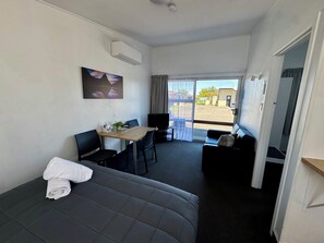 Economy Apartment, 1 Bedroom | Living area | 30-inch LCD TV with cable channels, TV, streaming services - Spanish Lady Motel (Napier)