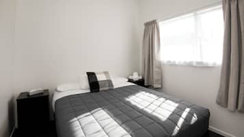 1 habitación, muebles diferentes, wifi gratis y ropa de cama